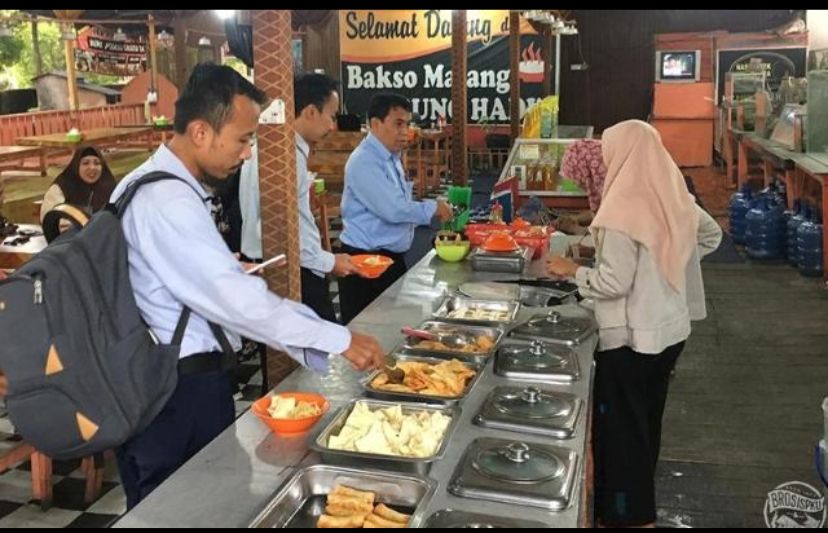 UMKM Rumah Makan Banyaknya mahasiswa yang menciptakan permintaan makanan 